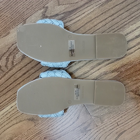 Cushionaire Weaved Grey Memory Foam Sandals - Picture 3 of 5